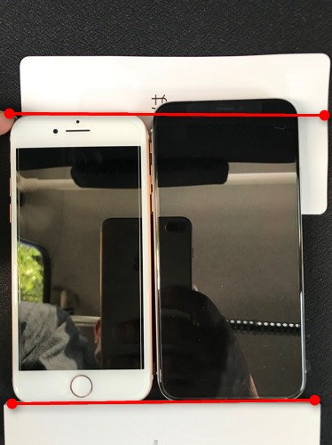 iPhoneXとiPhone8の本体の大きさを比較した画像