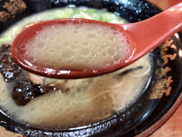 「水城らあ麺」の豚骨スープの画像