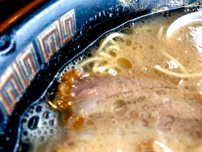 麺屋 ラ賊の豚骨スープ